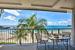 Updated Makaha Condo with Pool and Ocean-View Lanai!